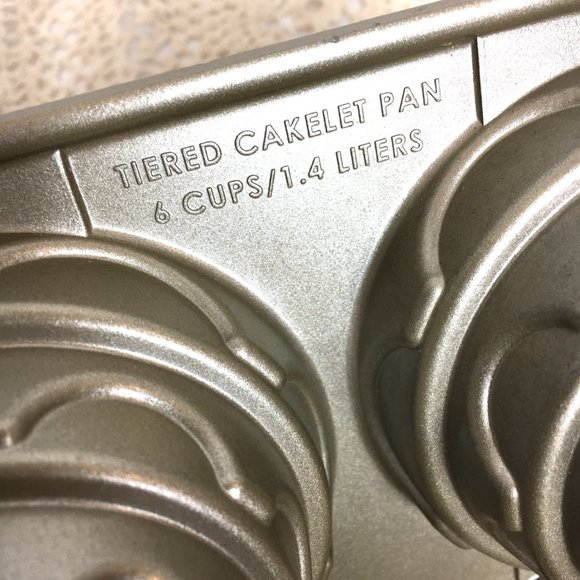 NORDIC WARE Tiered Cakelet Pan-6 Cup EUC - Picture 8 of 11